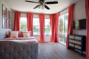 5 bedrooms, desk, iron/ironing board, travel cot - Hot Tub, Speakeasy, Tree House, Arcade Games, Outdoor Games, Fire pit, Farmstay (Glen Rose)