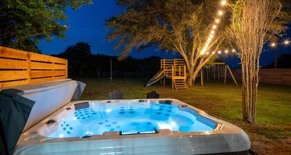 Hot Tub, Speakeasy, Tree House, Arcade Games, Outdoor Games, Fire pit, Farmstay