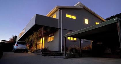 Wanaka 'Mount Iron Studio' with private terrace