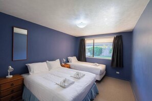 4 bedrooms, WiFi, bed sheets
