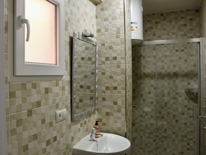 Handtücher, Seife, Toilettenpapier