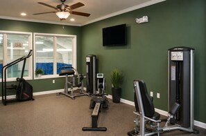 Fitness facility - Beautiful Chalet in The Hideout, Pet Friendly, Game Room (Hamlin)
