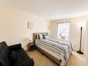 4 bedrooms, iron/ironing board, free WiFi, bed sheets - Beautiful Chalet in The Hideout, Pet Friendly, Game Room (Hamlin)