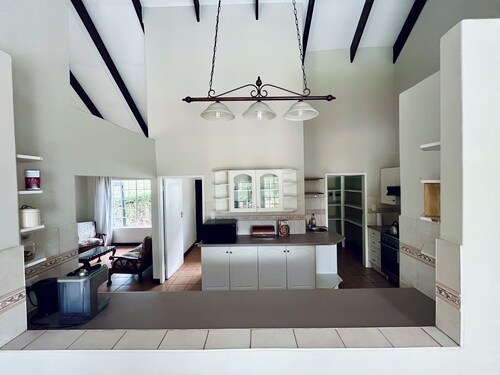 Entire Cape-Dutch house on boutique horse farm. Pet-friendly! Digital Nomads!