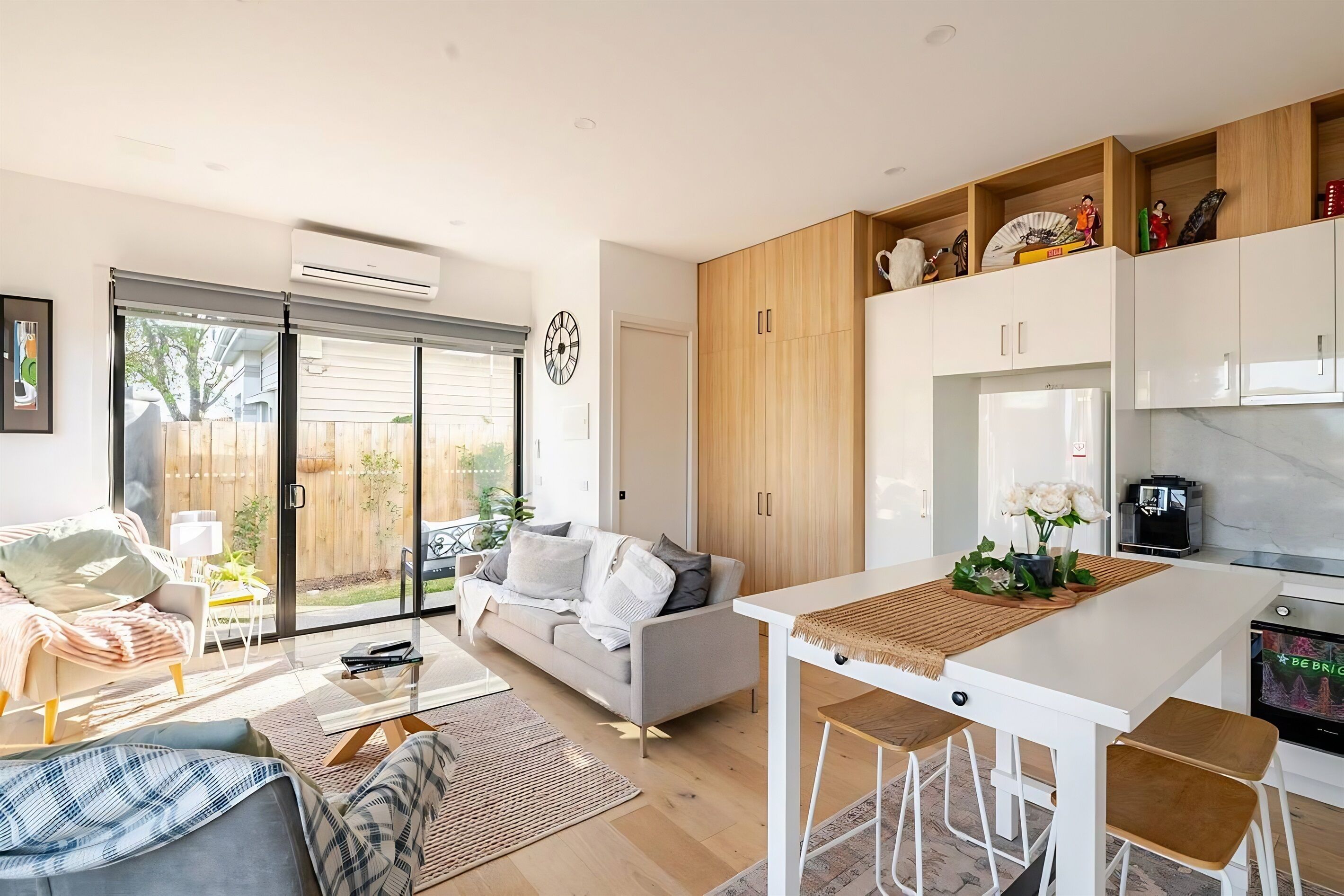 Smart TV, ping pong, books, offices