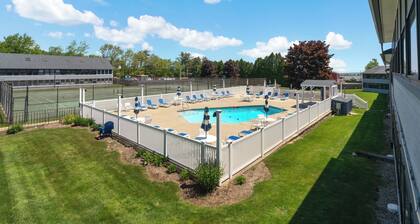 Refreshing pool view condo at Nautical Mile resort Pool Tennis Courts