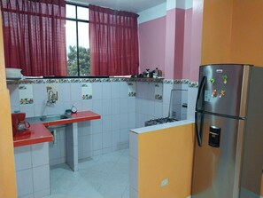 Private kitchen - DEPARTAMENTO 204 - HOSPEDAJE EDUCOL (Moyobamba)