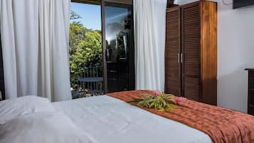 Double with balcony | Hypo-allergenic bedding, desk, free WiFi, bed sheets