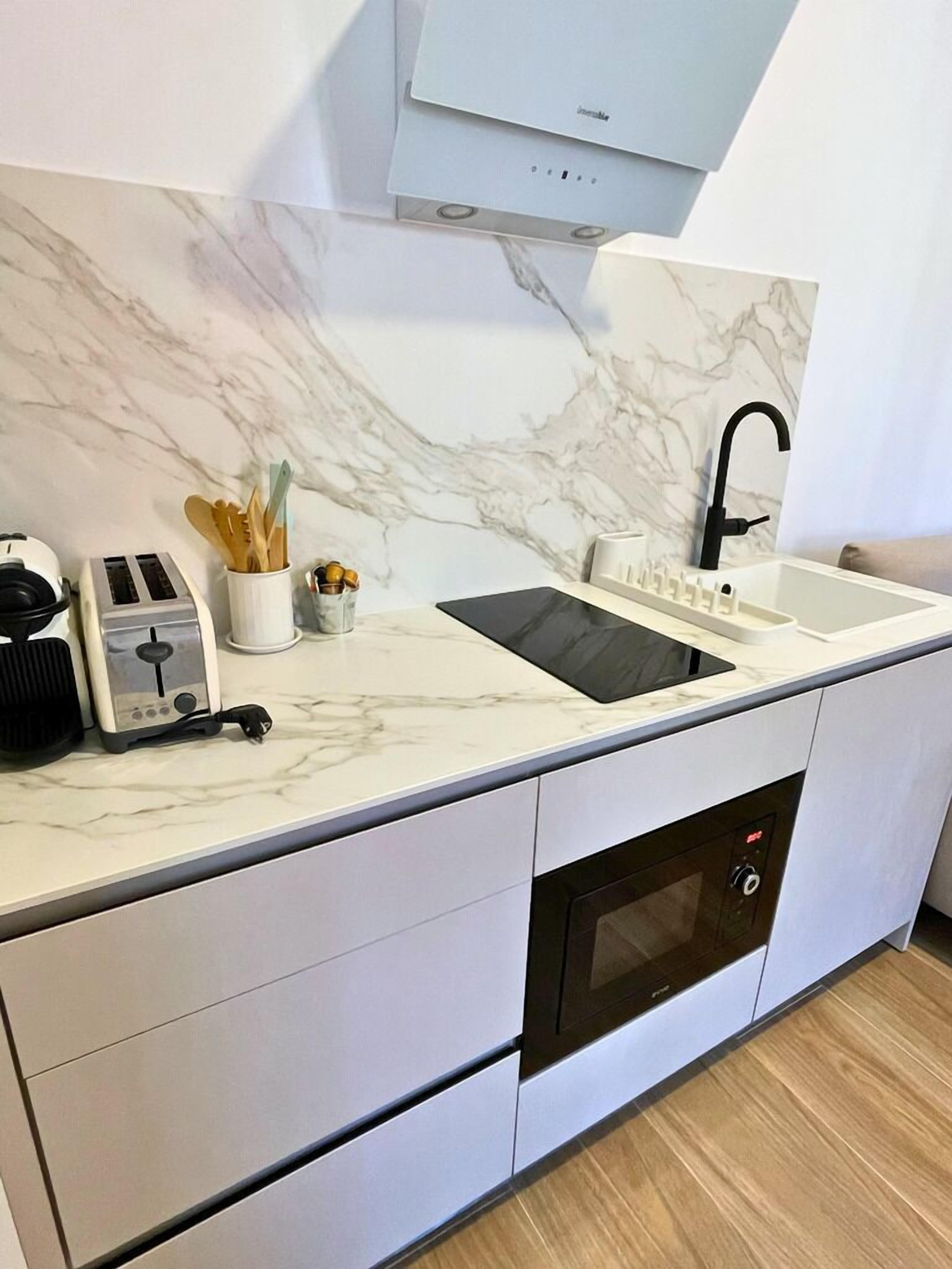 Estudio Confort | Camas con efecto memoria, decoración personalizada y muebles diferentes 