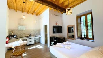 Club Studio, 1 Double Bed, River View | Memory foam beds, individually decorated, individually furnished