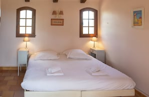 3 bedrooms, iron/ironing board, WiFi, bed sheets - LA LEZARDIERE Villa for 8 By Sunset (Le Tignet)