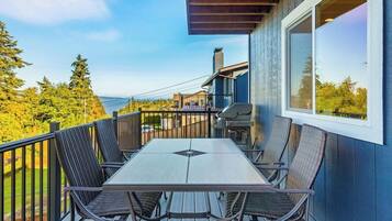 Deluxe House, Lake View | Terrace/patio