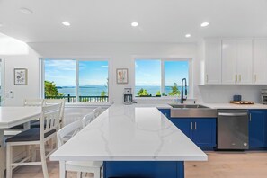 Private kitchen - Peaceful Island Getaway Port Susan views (Camano Island)