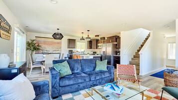 Smart-TV, Videospiele, Tischtennisplatte, Bücher