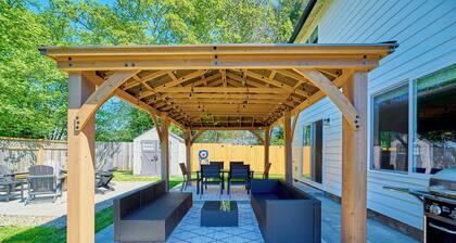 Beach Vibes - AC, Game Room, Arcade, Firepit & Dog Friendly