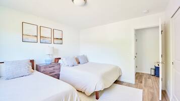 3 Schlafzimmer, Schreibtisch, Bügeleisen/Bügelbrett, WLAN