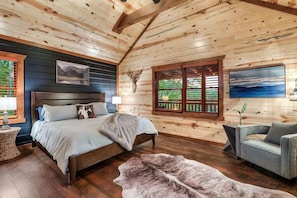 8 bedrooms, WiFi, bed sheets - Laughing Fox (Sevierville)