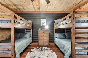 8 bedrooms, WiFi, bed sheets