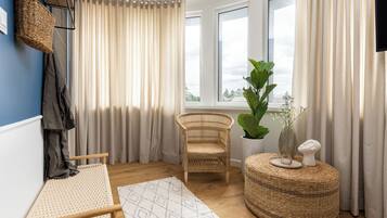 基础双人房 | 客房内保险箱、遮光窗帘、熨斗/熨板、免费 WiFi