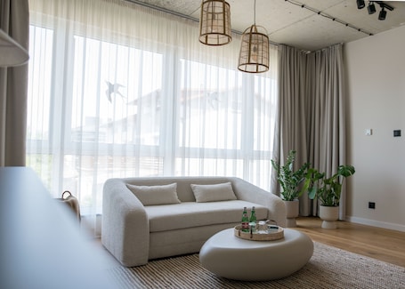 Quarto casal exclusivo | Cofres nos quartos, cortinas blackout, ferros/tábuas de passar roupa. Boutique Hotel RABBIT HOLE