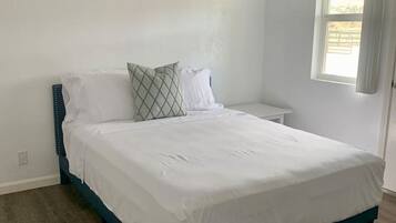 4 slaapkamers, een strijkplank/strijkijzer, wifi