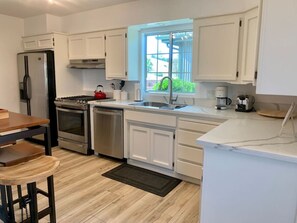 Microwave - Refreshed 4-Bedroom Private Ranch home on 150 Acres! (Creston)