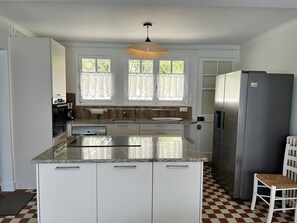 Fridge, oven, dishwasher, cookware/dishes/utensils