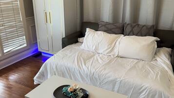 4 bedrooms, iron/ironing board, free WiFi, bed sheets