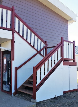 Exterior. Lamplighter Viking Motel