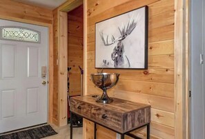 Interior - Waterfront Cottage ~ Fireplace ~ Kawartha (Lakefield)