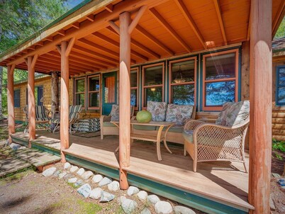 Nick's Lakeside Lodge