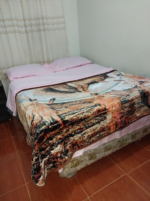 3 bedrooms, iron/ironing board, free WiFi, bed sheets