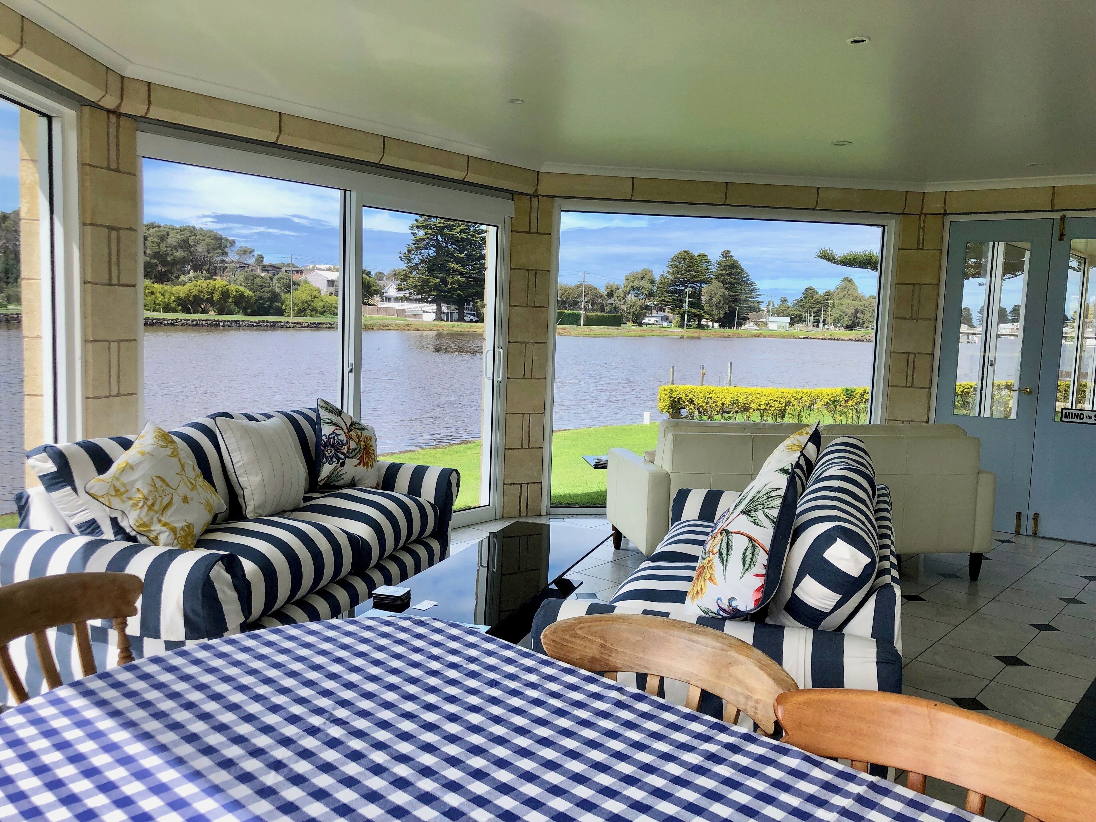 Panorama huis, 1 slaapkamer, keuken, uitzicht op rivier | Woonruimte