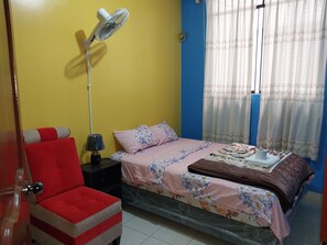 3 bedrooms, iron/ironing board, WiFi, bed sheets