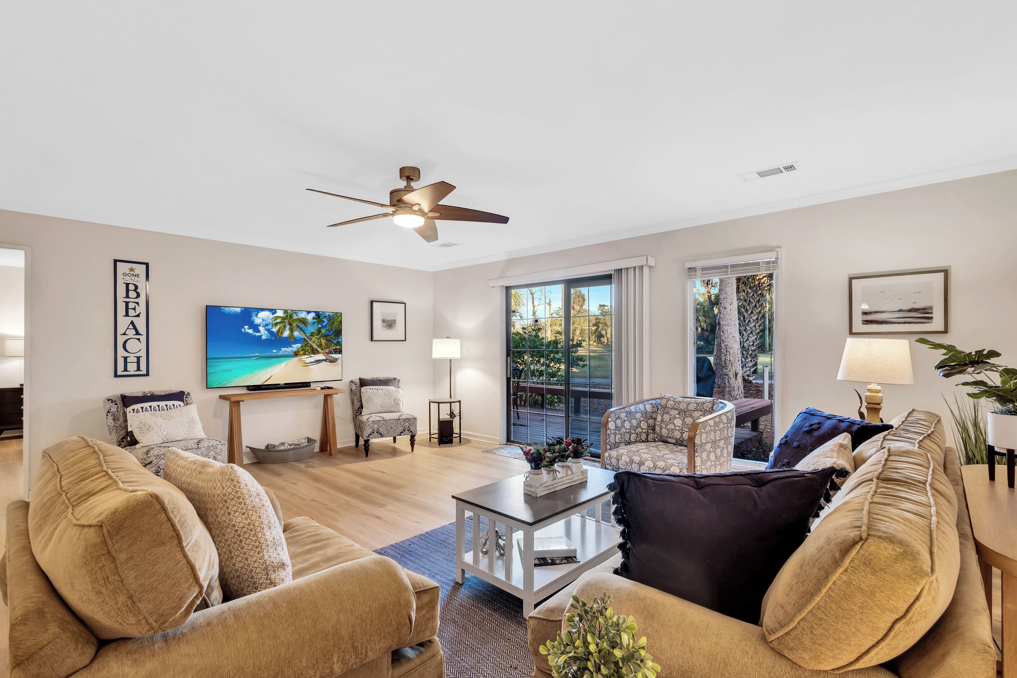 Una Smart TV, libros