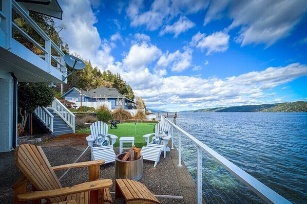 Terrace/patio - Near Seattle - Family Waterfront Escape on Hood Canal (Shelton)