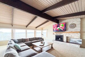 Smart-tv, videospelletjes, boeken en een filmbibliotheek