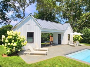 Outdoor pool - Family/pet friendly home in Hamptons w. Fire pit, pool, close to beaches/dining. (Hampton Bays)
