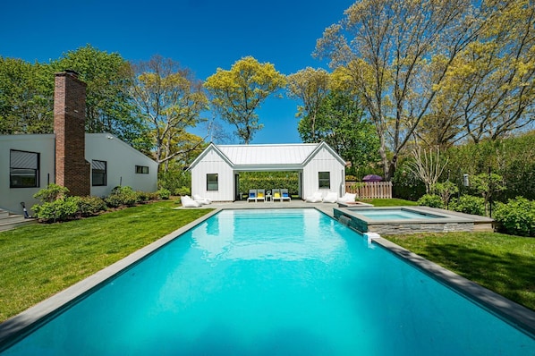 Outdoor pool - Family/pet friendly home in Hamptons w. Fire pit, pool, close to beaches/dining. (Hampton Bays)