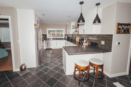 Fridge, microwave, oven, stovetop. Walk to Woodinville Wineries - Game Room - Fire Pit