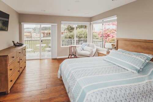 Newly Remodeled Home steps away from Woodinville’s Hollywood Wine District