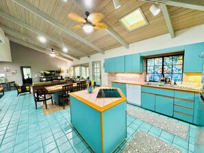 Fridge, microwave, oven, stovetop - Hawaiian Family Paradise Retreat – Near Beach & Golf! (Waikoloa Village)