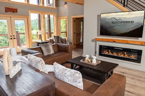 Smart TV, fireplace, table football - 3410 sq ft Very Large-Pool Community cabin, Mountain Views-4 King beds-POOL tble (Pigeon Forge)