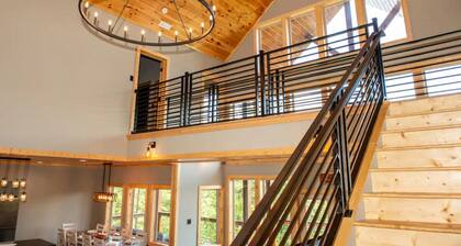 3410 sq ft Very Large-Pool Community cabin, Mountain Views-4 King beds-POOL tble