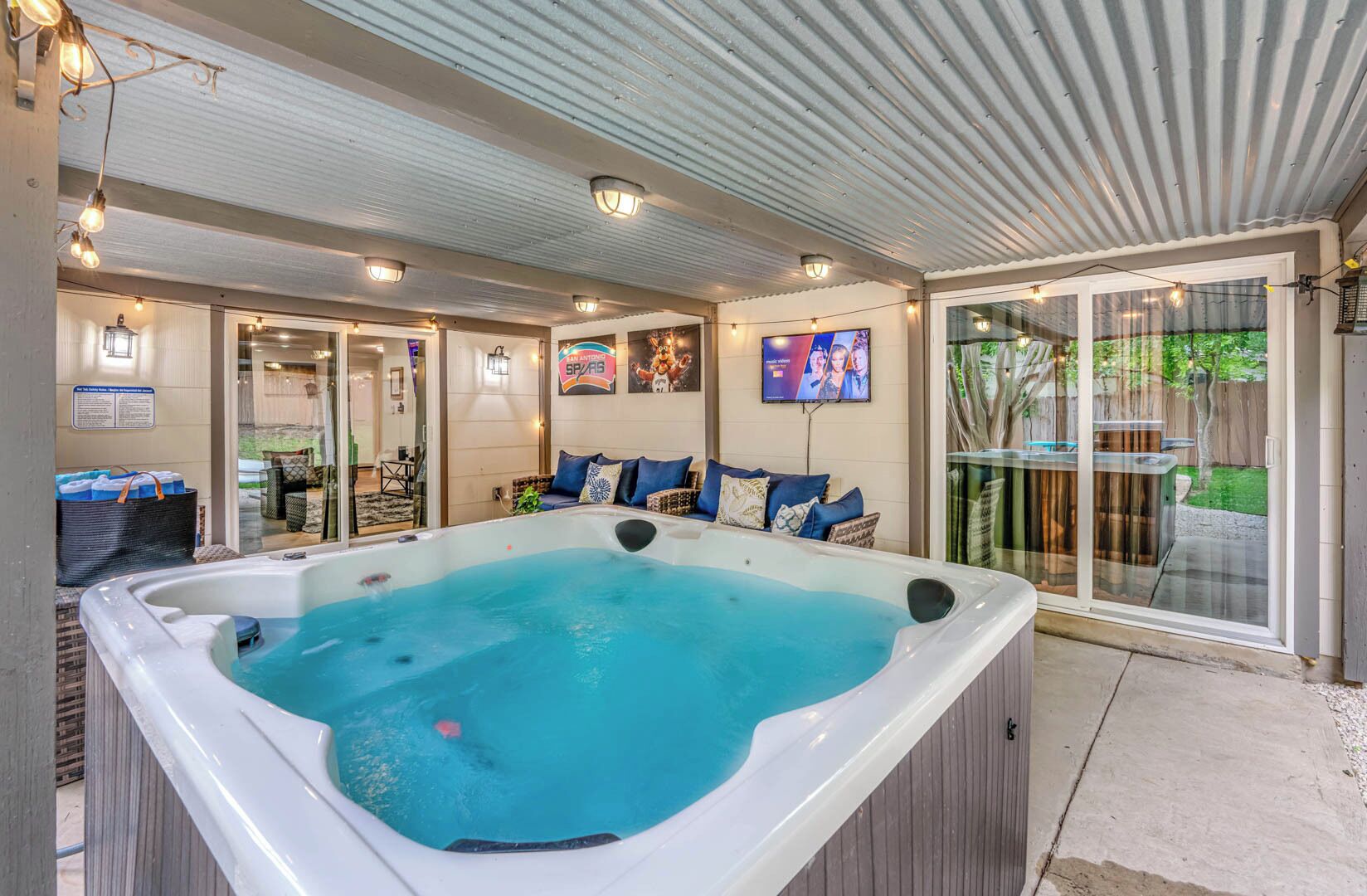 Central Location-Games-Sleeps 12-PERFECT for Families! Newly Renovated! Hot Tub!