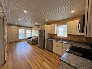 Fridge, microwave, oven, stovetop - Spectacular Sunset Suite (Laconia)