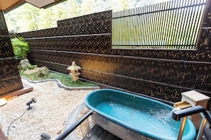 Zimmer im japanischen Stil, Nichtraucher (with open-air-bath typeB2) | Badezimmer | Badewanne und Dusche (separat), Haartrockner, Hausschuhe