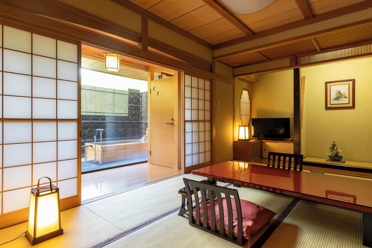 Zimmer im japanischen Stil, Nichtraucher (with open-air-bath typeB2) | 1 Schlafzimmer, Daunenbettdecken, Zimmersafe, Bügeleisen/Bügelbrett