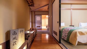 Chambre de style japonais, non-fumeurs (premium suite room with open-air-bath) | Couette en duvet d'oie, coffres-forts dans les chambres