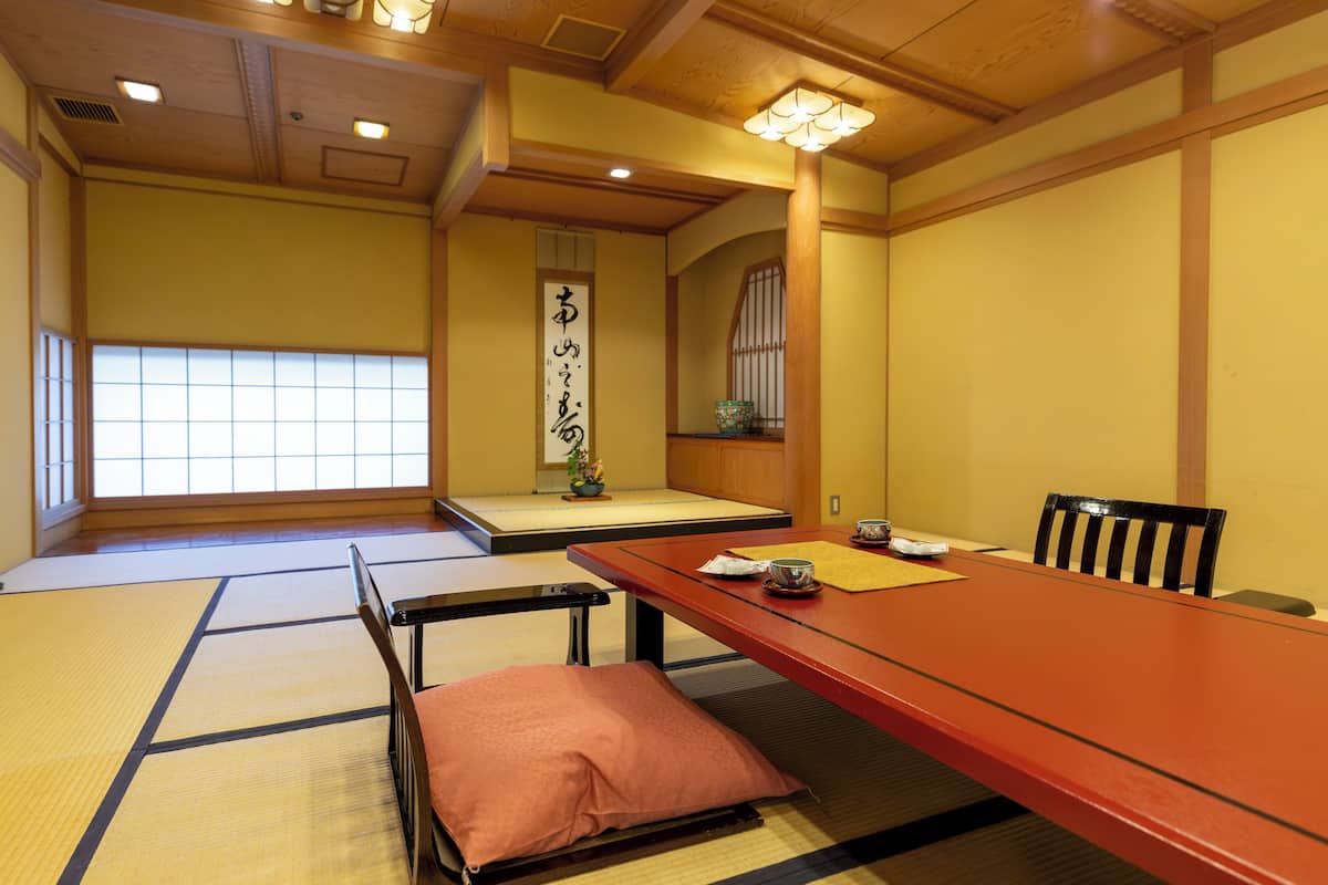 Zimmer im japanischen Stil, Nichtraucher (premium suite room with open-air-bath) | 1 Schlafzimmer, Daunenbettdecken, Zimmersafe, Bügeleisen/Bügelbrett